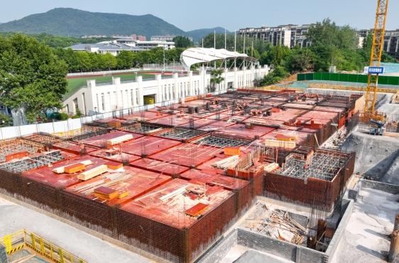 南京审计大学学生宿舍项目首栋宿舍楼封顶