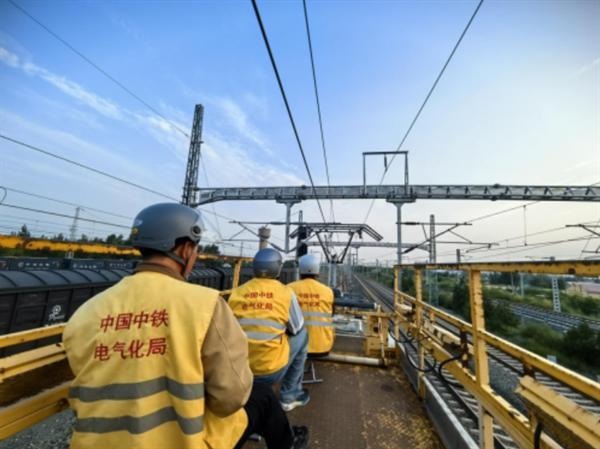 集通铁路大哲段接触网正线冷滑试验完成