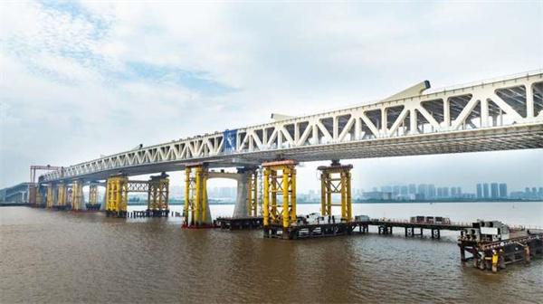 4.67万吨钢梁打造跨江大桥！浙江永宁大桥顺利合龙