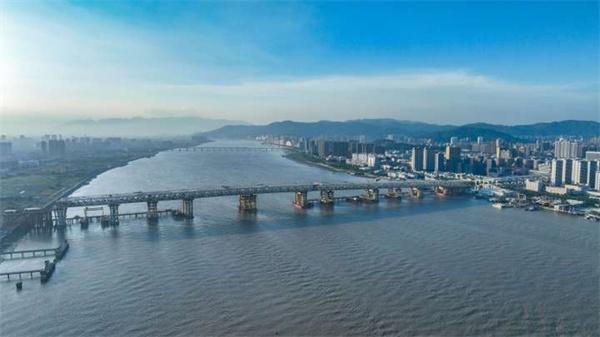 4.67万吨钢梁打造跨江大桥！浙江永宁大桥顺利合龙